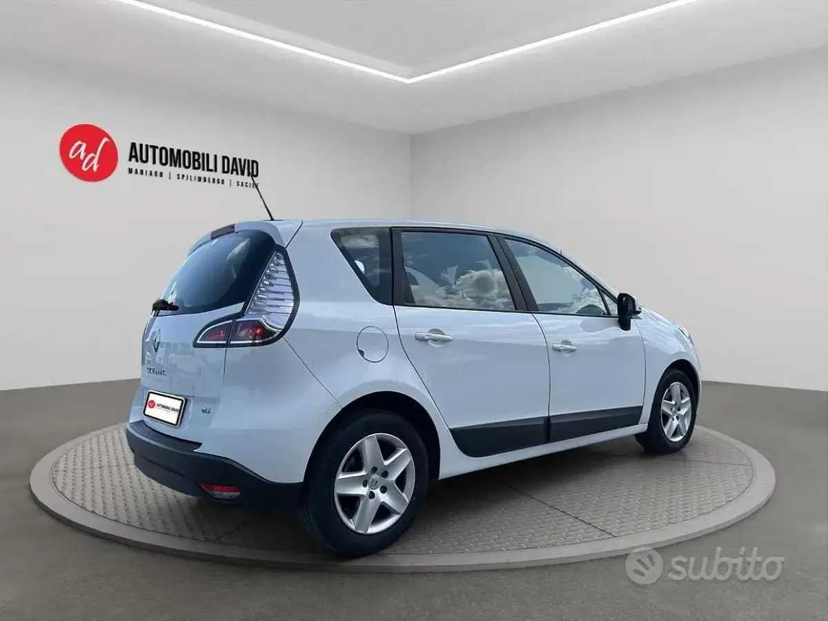 Usata Renault Scénic III 110 CV (80 kW) 2012 Bianco Monovolume