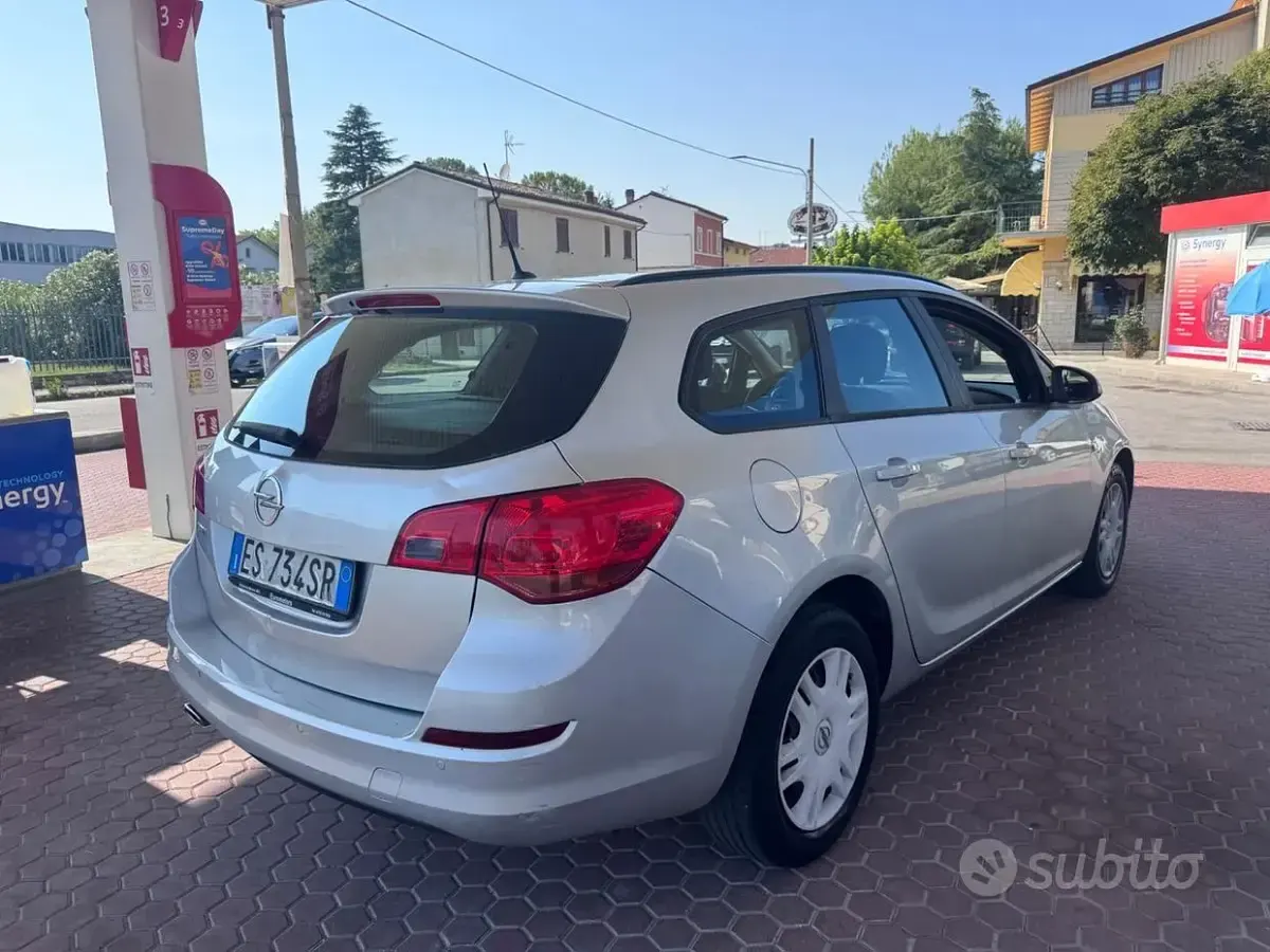 Usata Opel Astra Cosmo 120 CV (88 kW) 2013 Grigio Station wagon