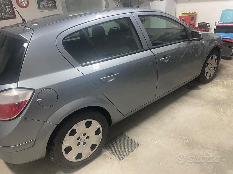 Usata Opel Astra 2004 Grigio Berlina