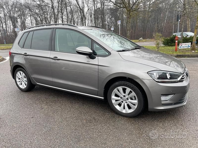 Usata VW Golf Sportsvan Executive 115 CV (84 kW) 2017 Grigio Monovolume