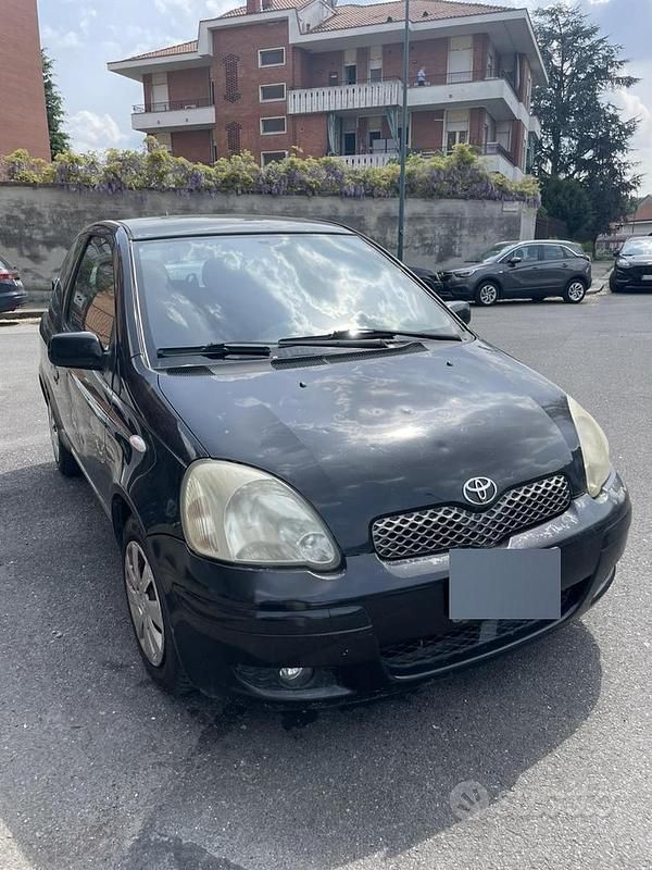 Usata Toyota Yaris Sol 87 CV (63 kW) 2004 Nero Utilitaria