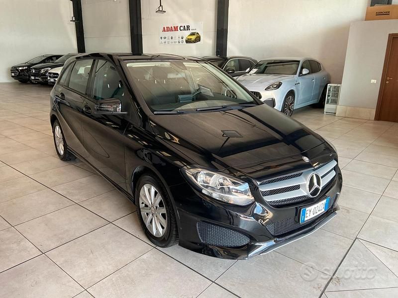 Usata Mercedes B180 109 CV (80 kW) 2015 Nero Utilitaria