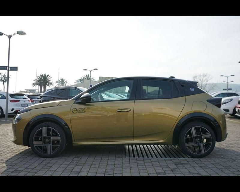 Usata Lancia Ypsilon 101 CV (74 kW) 2024 828 Utilitaria