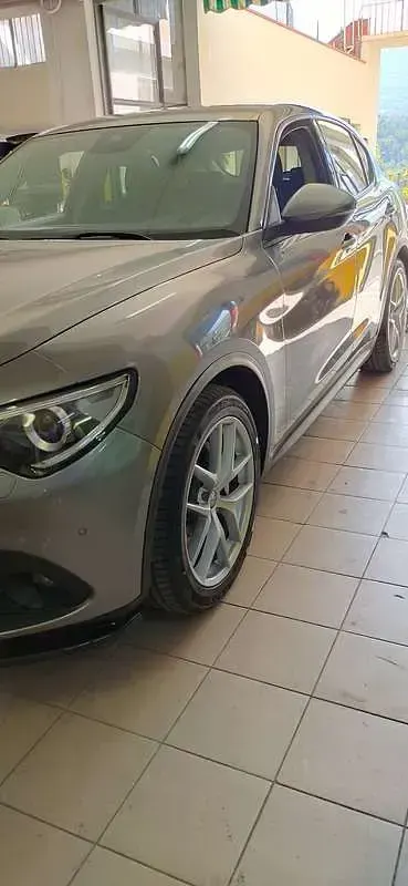 Usata Alfa Romeo Stelvio Tech Edition 160 CV (117 kW) 2019 Grigio SUV