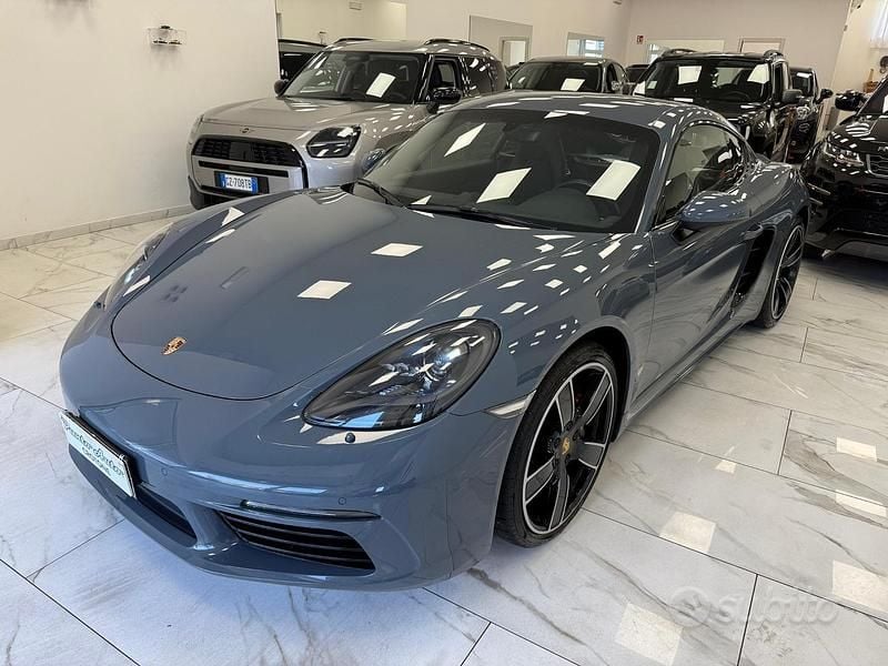 Usata Porsche 718 Cayman 300 CV (220 kW) 2018 Grigio Coupé