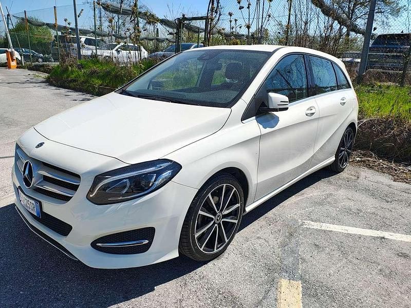 Usata Mercedes B180 109 CV (80 kW) 2017 Bianco Utilitaria