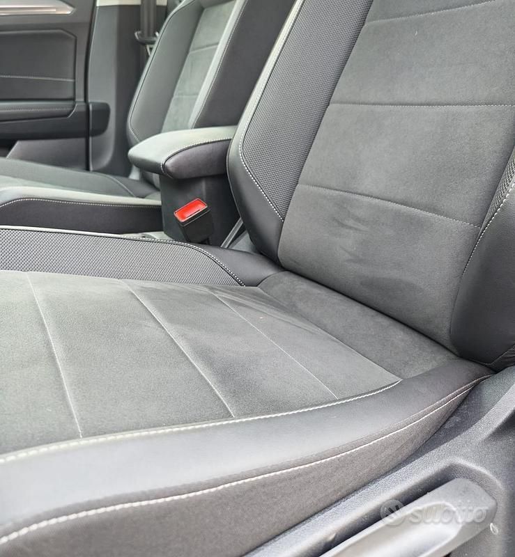 Usata VW T-Roc 115 CV (84 kW) 2025 Beige SUV