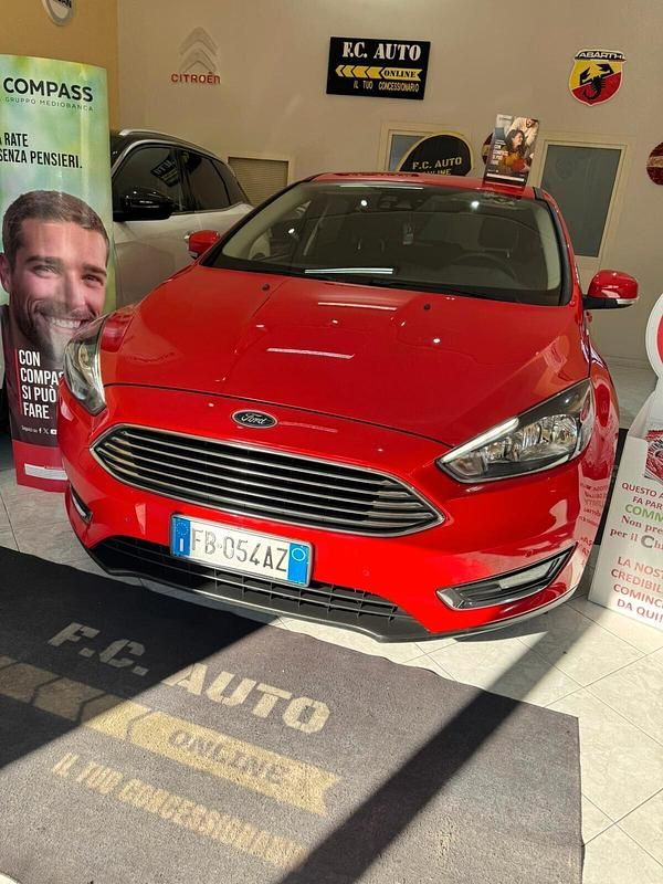 Usata Ford Focus Titanium 119 CV (87 kW) 2015 Rosso Berlina