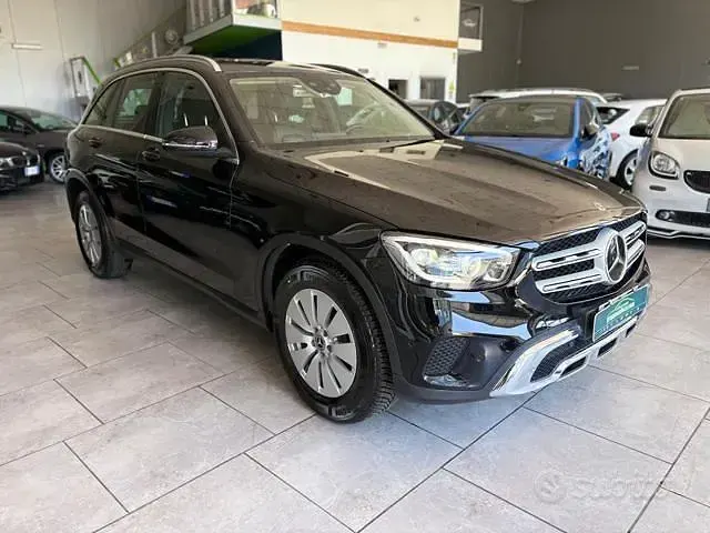 Usado Mercedes GLC300 245 CV (180 kW) 2020 Negro SUV