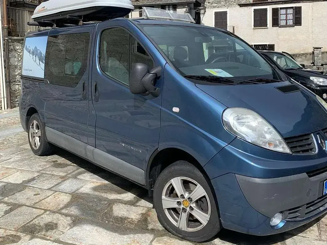 Usata Renault Trafic 114 CV (83 kW) 2010 Blu/azzurro Monovolume