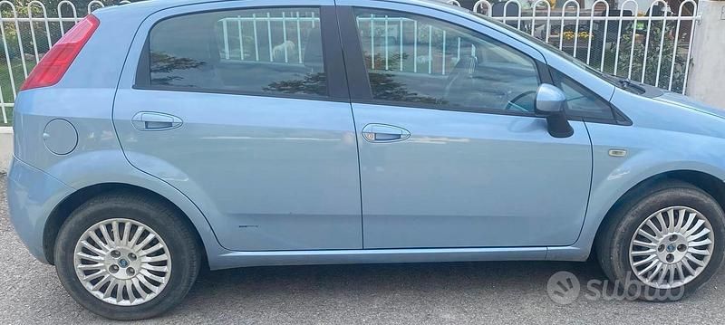 Usata Fiat Grande Punto 2005 Blu Utilitaria