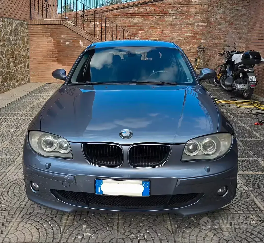 Usata BMW 118 122 CV (89 kW) 2004 Grigio Utilitaria