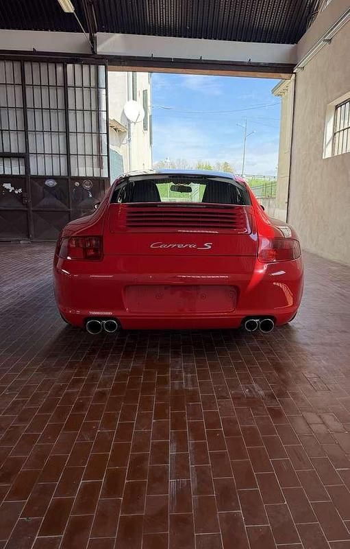 Usata Porsche 911 Carrera S 355 CV (261 kW) 2008 Indischrot/ guards red Coupé