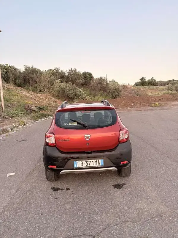 Usata Dacia Sandero Stepway 90 CV (66 kW) 2013 Rosso Berlina