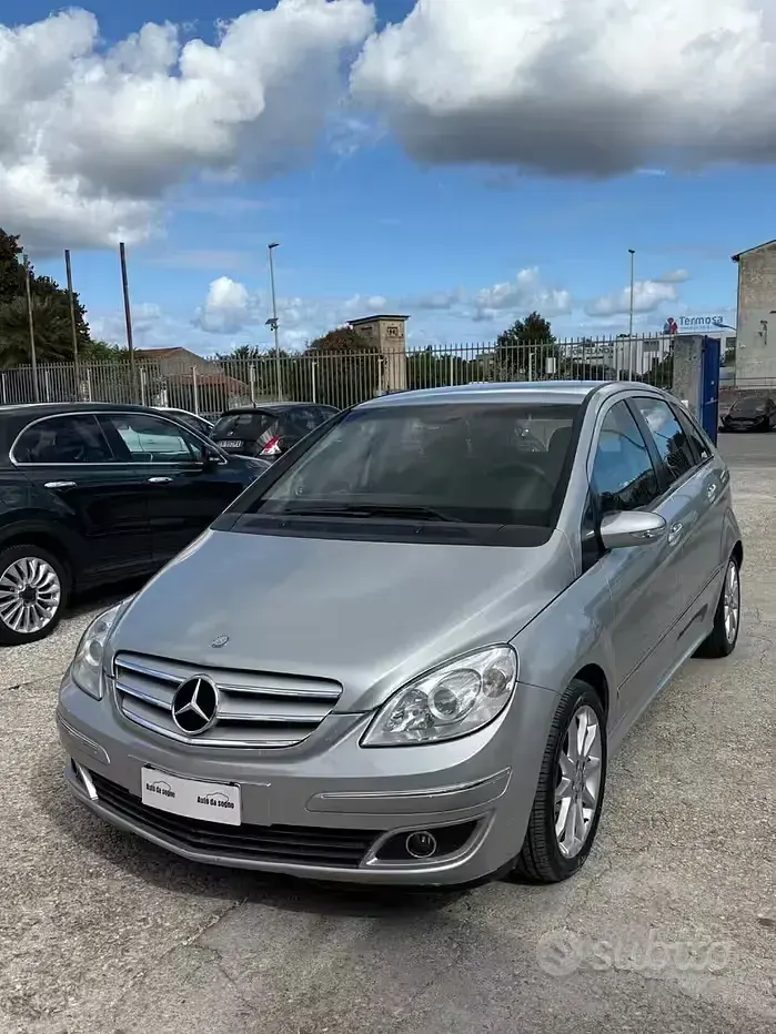 Usata Mercedes B180 140 CV (102 kW) 2005 Nero Monovolume