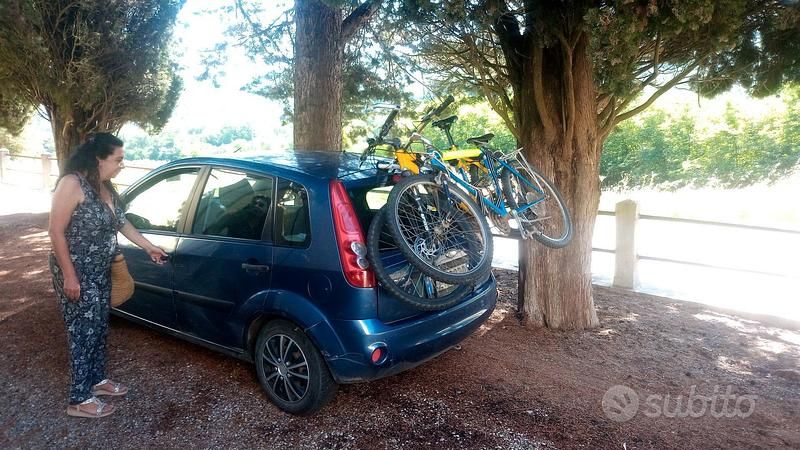 Blu Usata 2006 Ford Fiesta Tre volumi | 1500 € (Buon prezzo) - Immagine 1/3