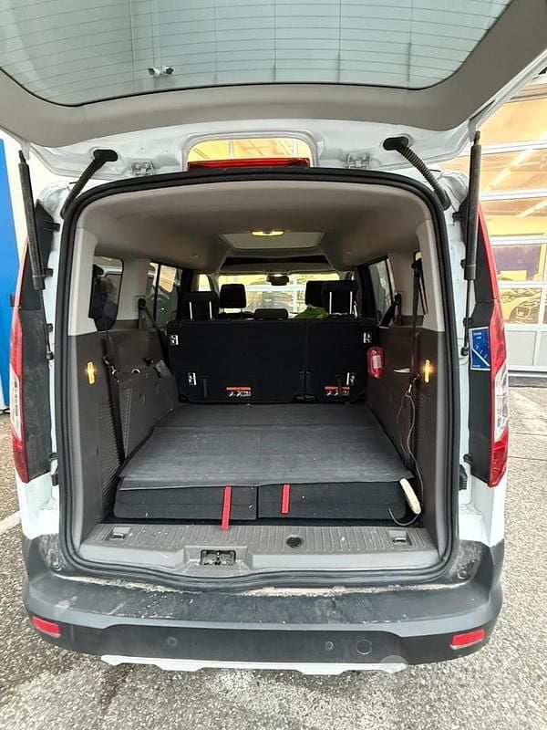 Usata Ford Tourneo Connect Active 120 CV (88 kW) 2022 Bianco Monovolume