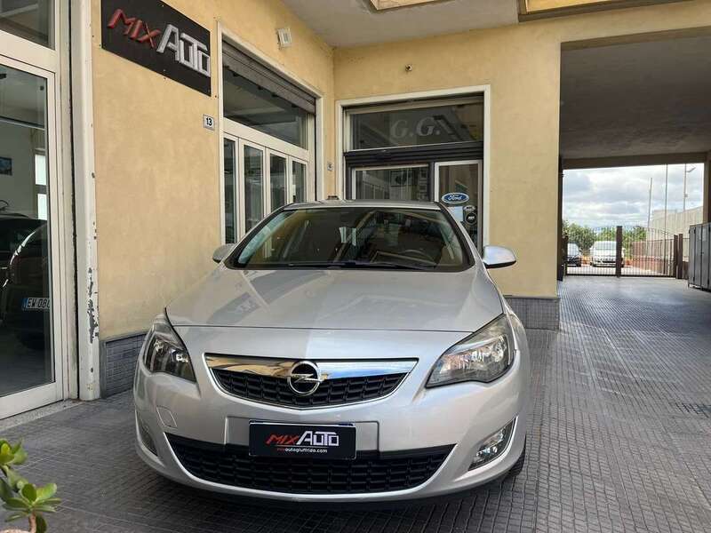Usato 2011 Opel Astra 2.0 Diesel 160 CV (6.290 €)