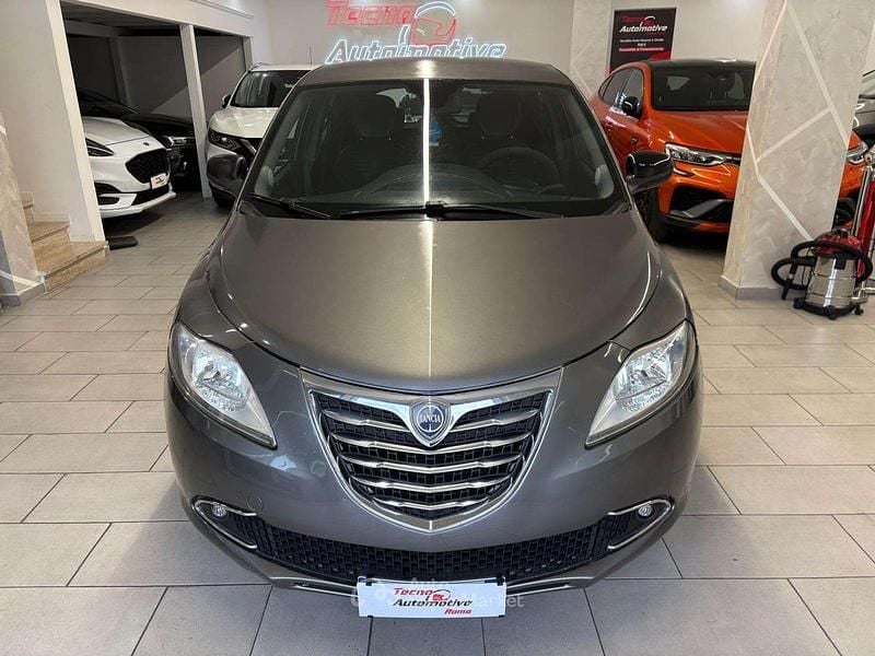 Usata Lancia Ypsilon Gold 95 CV (69 kW) 2015 Grigio pietra metallizzato Utilitaria