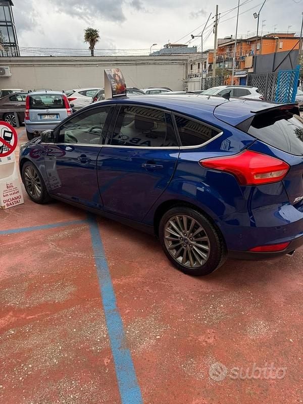 Usata Ford Focus Titanium 95 CV (69 kW) 2015 Blu Berlina