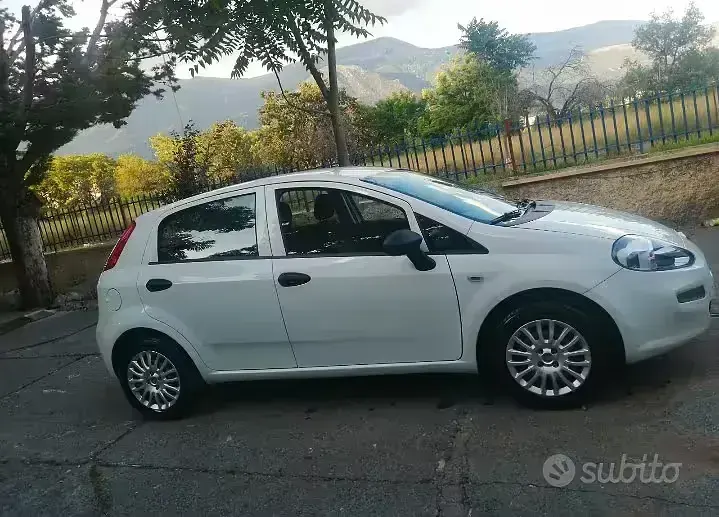 Usata Fiat Grande Punto 65 CV (47 kW) 2018 Bianco Utilitaria