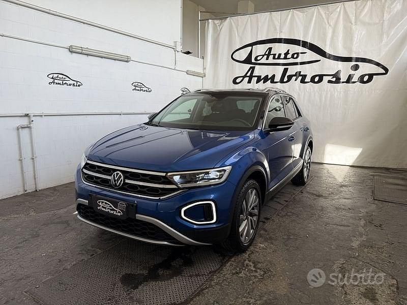 Blu/azzurro Usata 2022 VW T-Roc Style SUV | 25.490 € (Buon prezzo) - Immagine 1/4