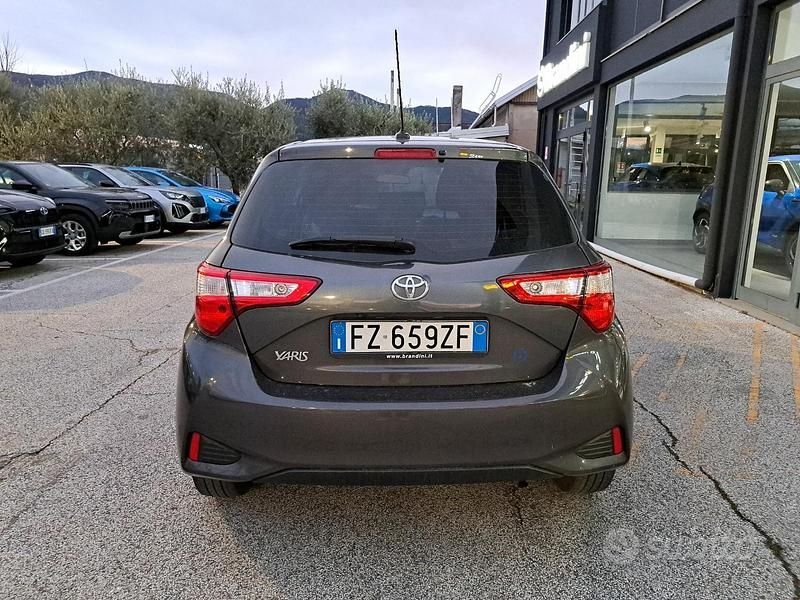 Usata Toyota Yaris 65 CV (47 kW) 2020 Grigio Utilitaria