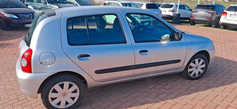 Usata Renault Clio II 58 CV (42 kW) 2008 Argento Berlina