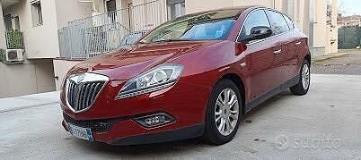 Rosso Usata 2009 Lancia Delta Due volumi | 4500 € (Buon prezzo) - Immagine 1/4