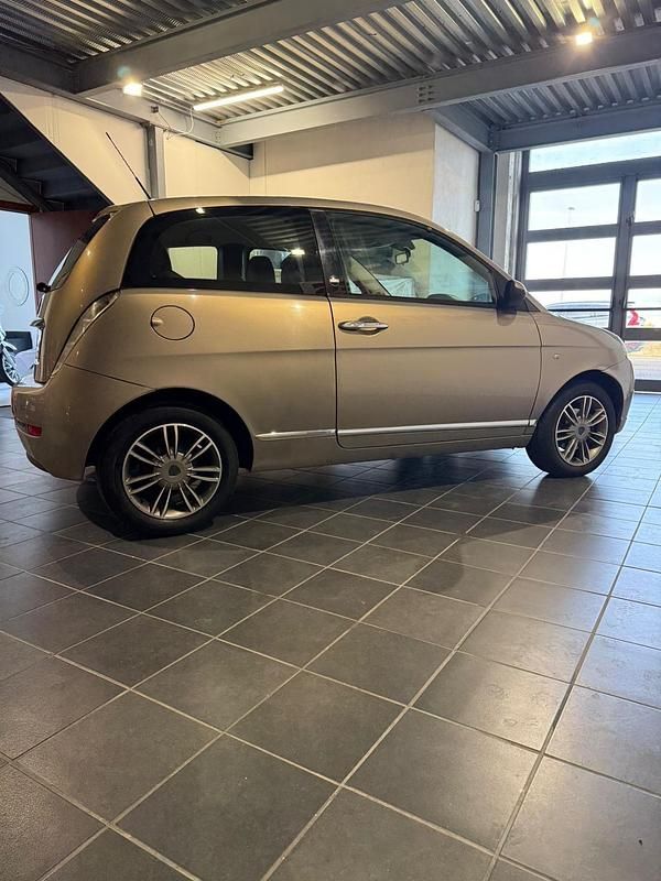 Usata Lancia Ypsilon 78 CV (57 kW) 2009 Beige Utilitaria