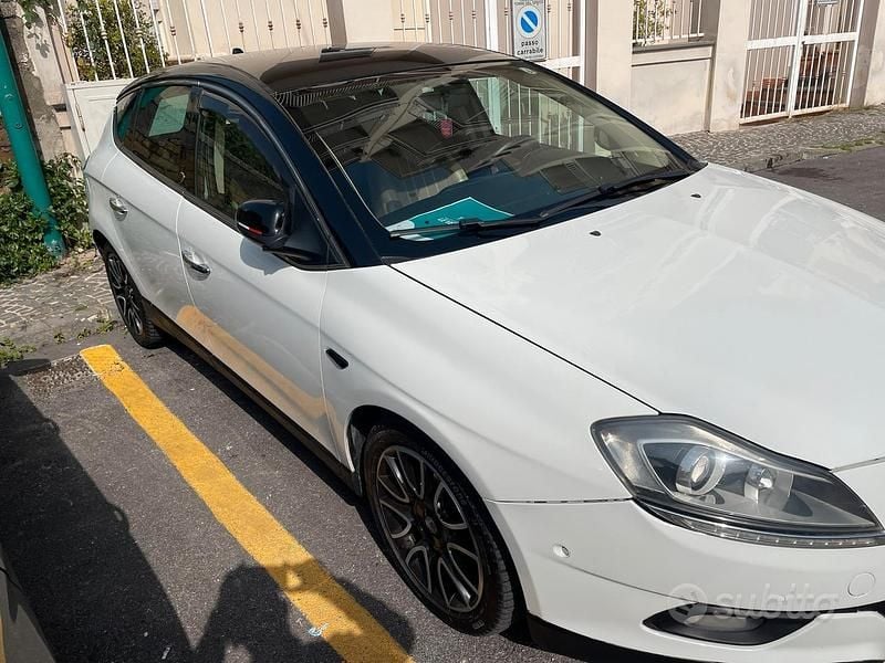 Usata Lancia Delta 105 CV (77 kW) 2013 Bianco Utilitaria