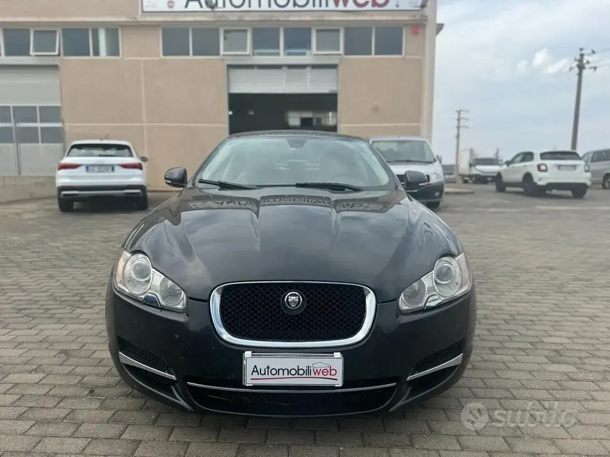 Usata Jaguar XF Premium Luxury 275 CV (202 kW) 2010 Grigio Berlina