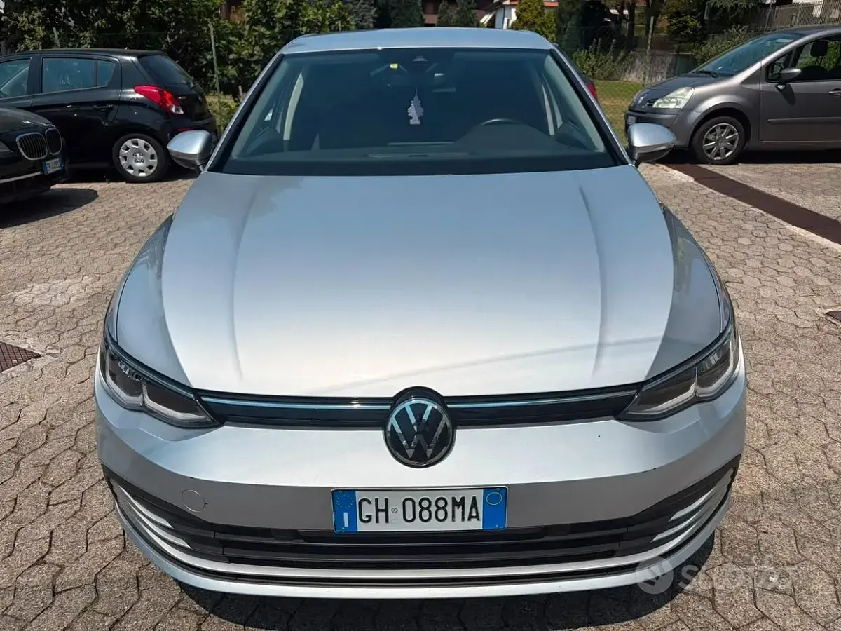 Usata VW Golf VIII Life 116 CV (85 kW) 2022 Grigio Berlina