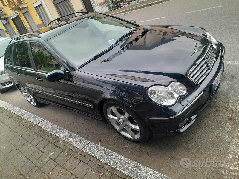 Usata Mercedes C220 150 CV (110 kW) 2006 Blu Station wagon
