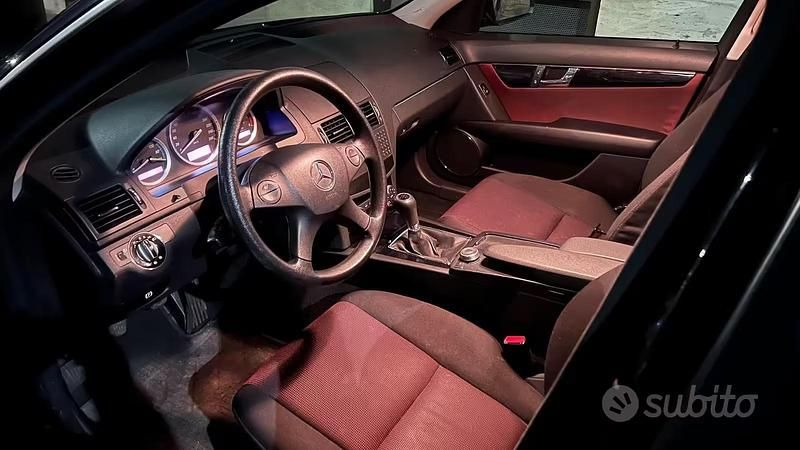 Begagnad Mercedes C220 170 HK (125 kW) 2008 Svart Sedan