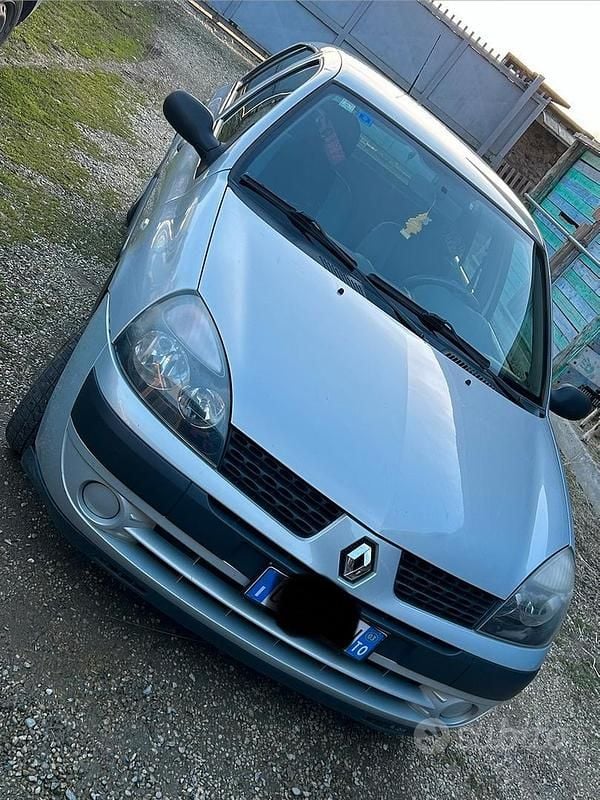 Usata Renault Clio II Expression 58 CV (42 kW) 2003 Grigio Utilitaria