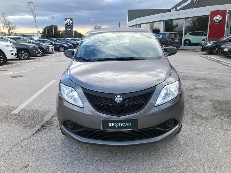 Usata Lancia Ypsilon 84 CV (61 kW) 2020 Grigio Utilitaria
