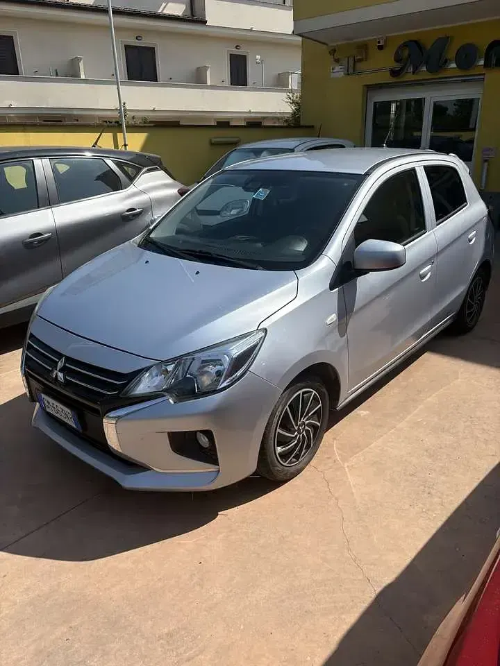 Usata Mitsubishi Space Star Intense 71 CV (52 kW) 2022 Argento Utilitaria