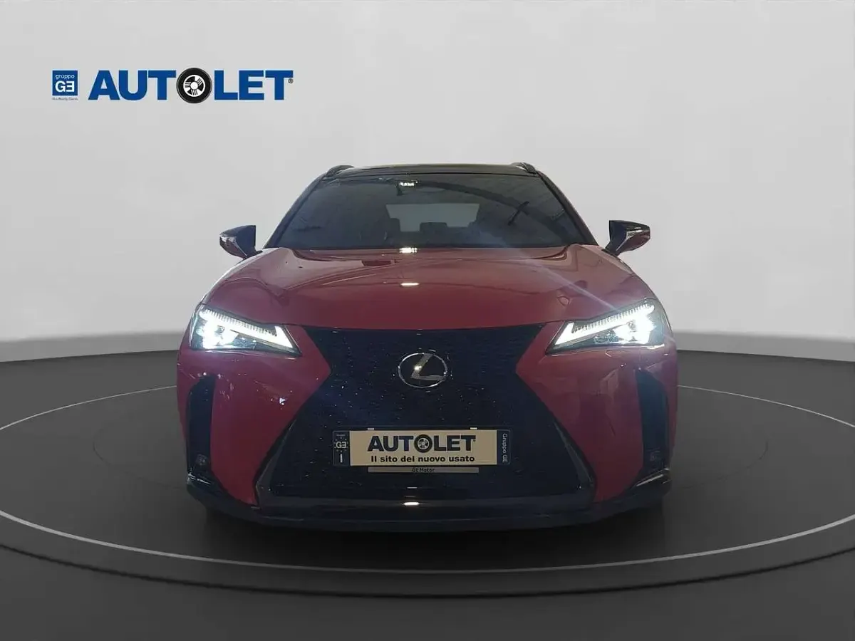 Usata Lexus UX Sport Line 152 CV (111 kW) 2024 Red/black SUV