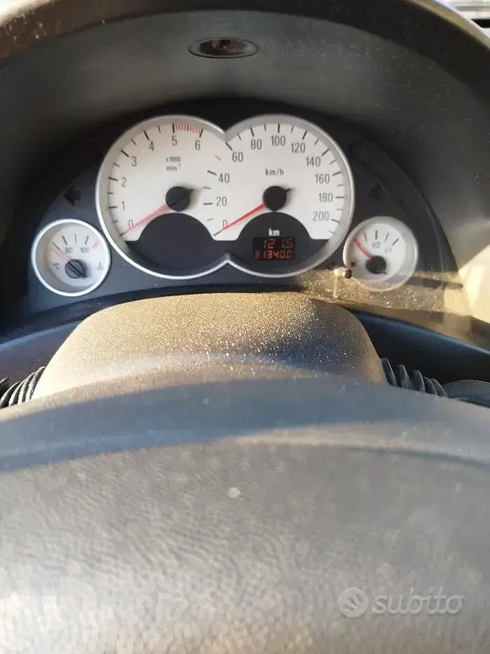 Usata Opel Corsa 69 CV (50 kW) 2005 Nero Utilitaria