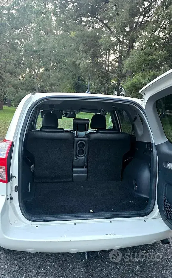 Usado Toyota RAV4 150 CV (110 kW) 2011 Blanco SUV