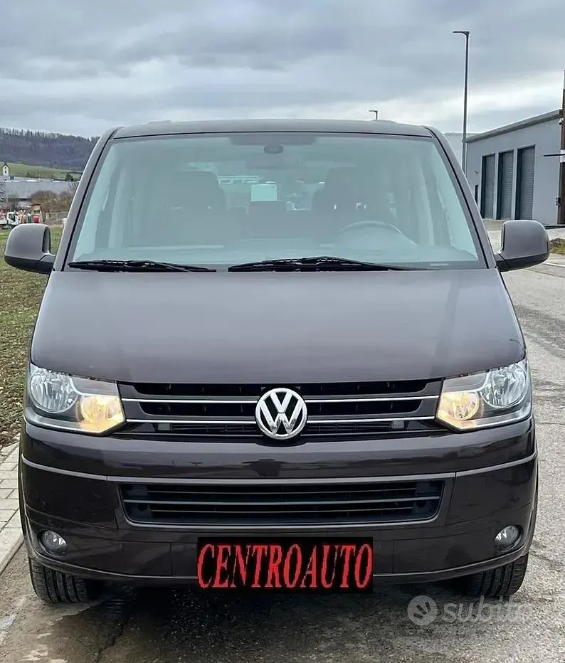 Usata VW Multivan Highline 140 CV (102 kW) 2011 Marrone Monovolume