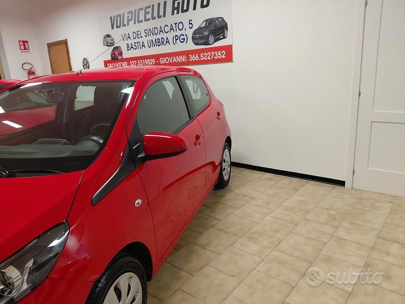 Usata Peugeot 108 69 CV (50 kW) 2017 Rosso Utilitaria