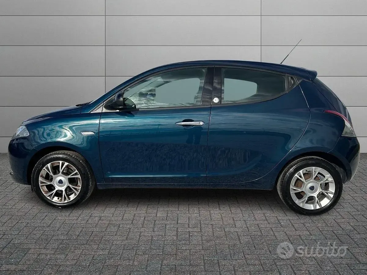 Usata Lancia Ypsilon Gold 69 CV (50 kW) 2016 Blu met. Utilitaria