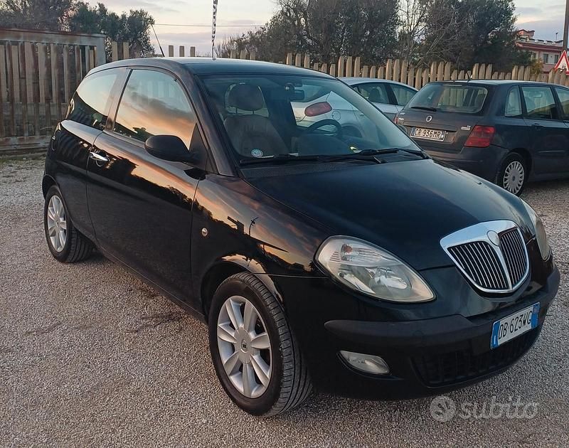Usata Lancia Ypsilon 70 CV (51 kW) 2006 Nero Utilitaria