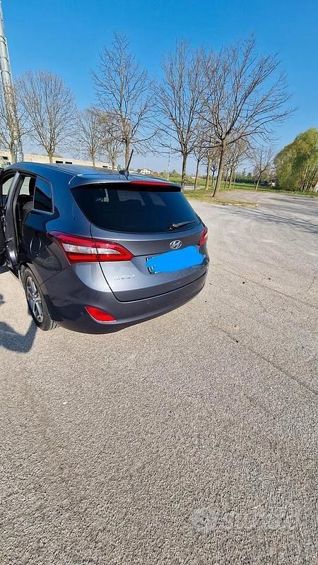 Usata Hyundai i30 GO! 110 CV (80 kW) 2016 Grigio Station wagon