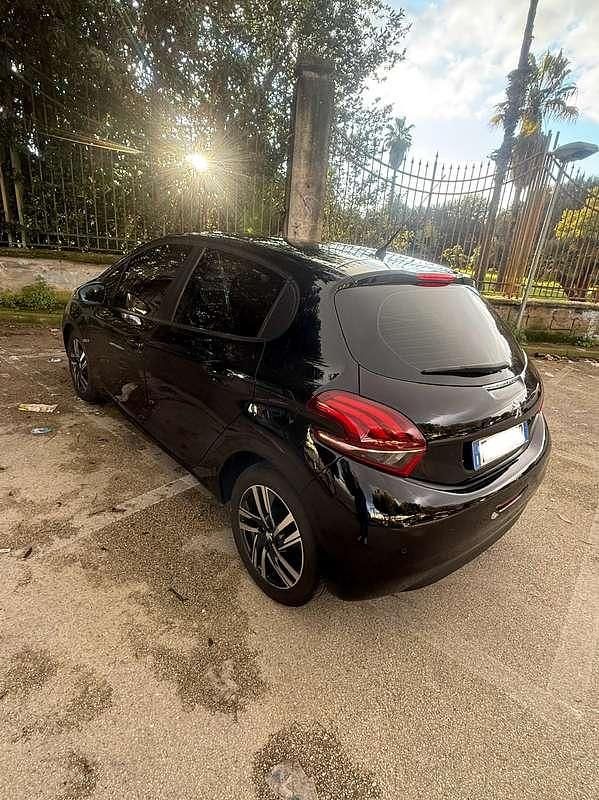 Usata Peugeot 208 Active 75 CV (55 kW) 2017 Nero Utilitaria