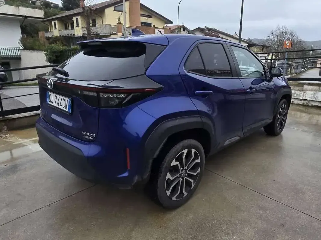 Usata Toyota Yaris Cross 92 CV (67 kW) 2022 Blu/azzurro SUV