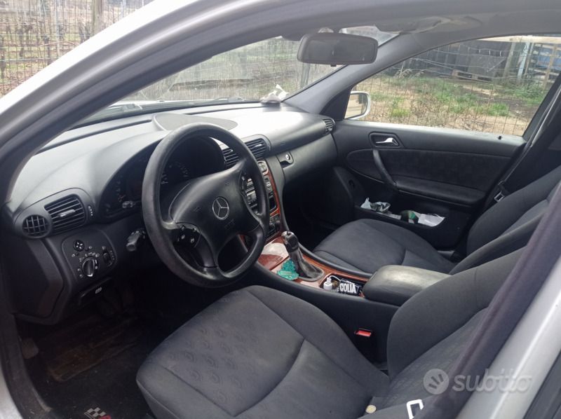 Usata Mercedes 220 125 CV (91 kW) 2006 Grigio Berlina