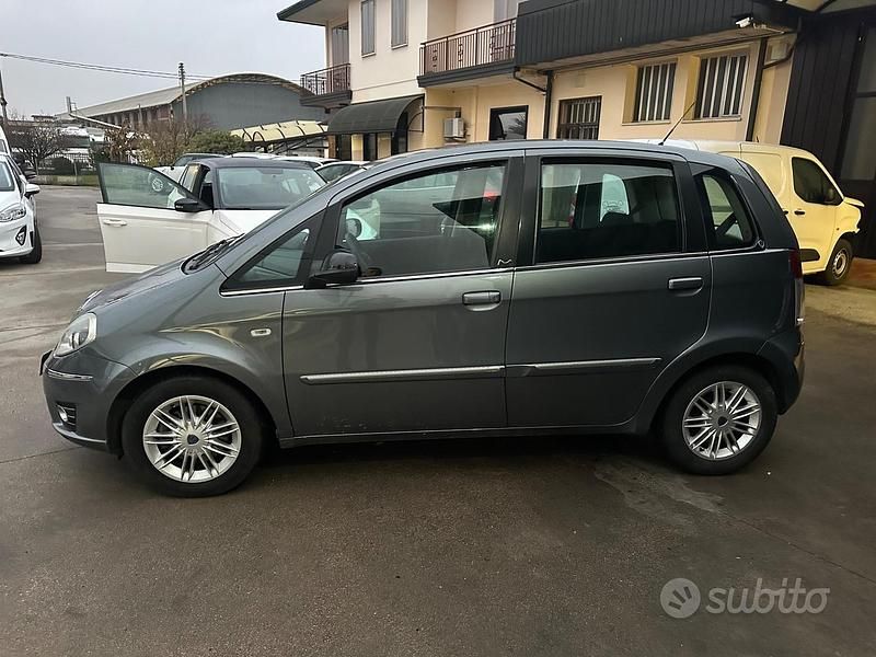 Usata Lancia Ypsilon 75 CV (55 kW) 2012 Grigio Utilitaria